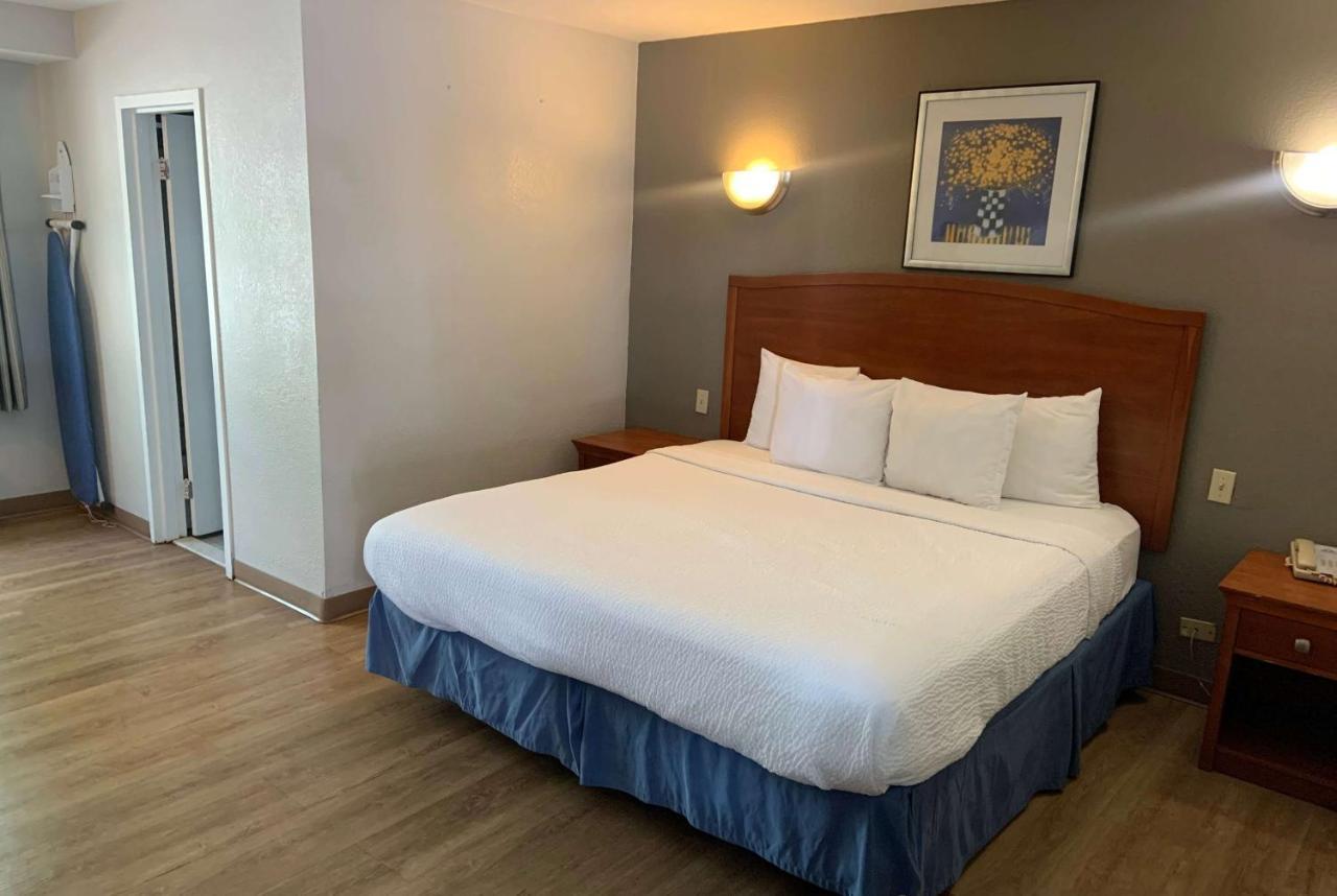 Days Inn By Wyndham Elmsford Esterno foto