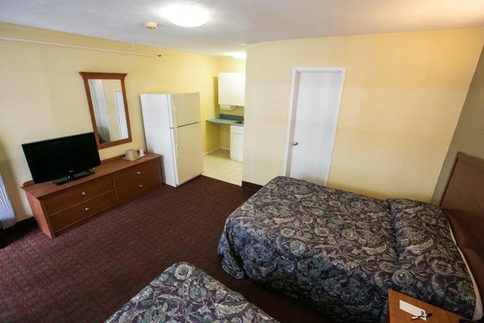 Days Inn By Wyndham Elmsford Esterno foto