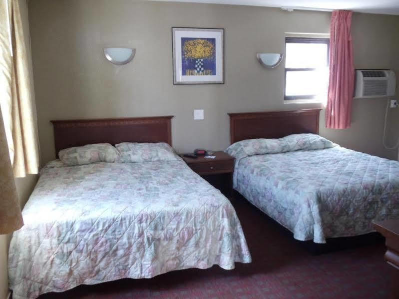 Days Inn By Wyndham Elmsford Esterno foto