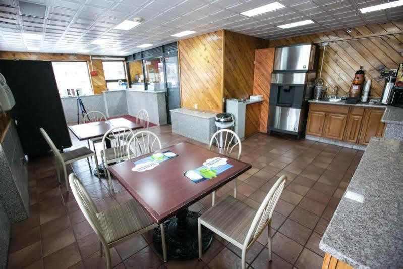 Days Inn By Wyndham Elmsford Esterno foto