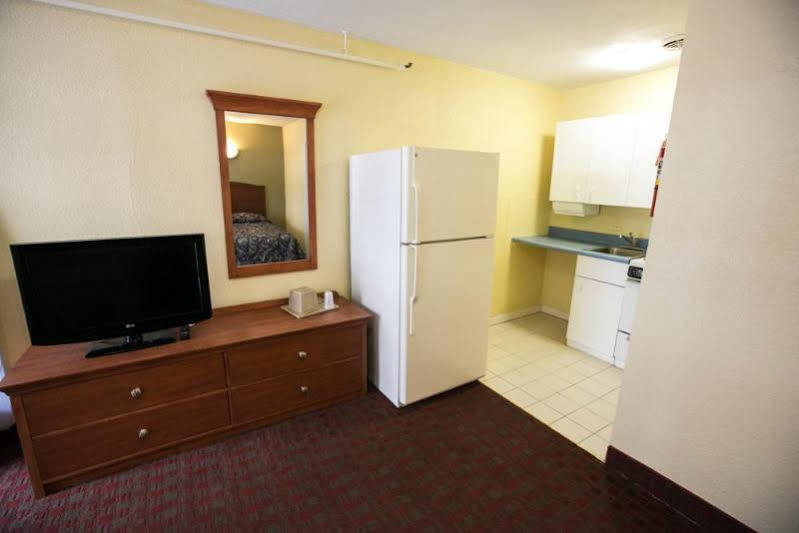 Days Inn By Wyndham Elmsford Esterno foto